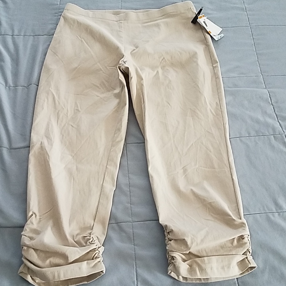 NWTS STYLE & CO CAPRIS SIZE SMALL